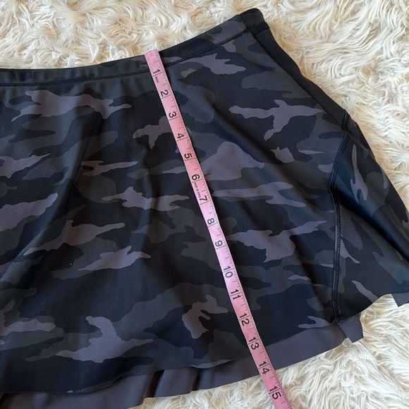 Athleta Match Point printed black camo Skort 13.5” Small - Picture 11 of 12